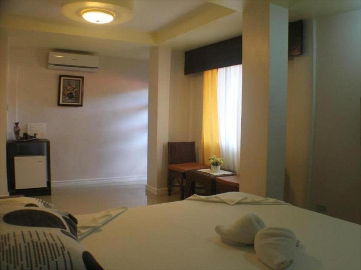 Oyo 621 De Loro Inn Puerto Princesa Екстер'єр фото