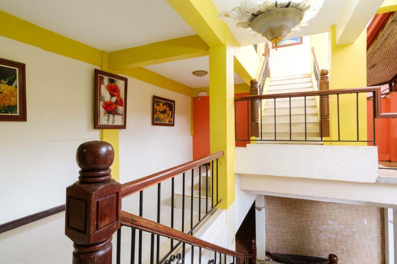 Oyo 621 De Loro Inn Puerto Princesa Екстер'єр фото